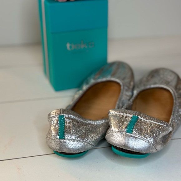 Tieks Size 7 Silver Screen - Picture 4 of 8